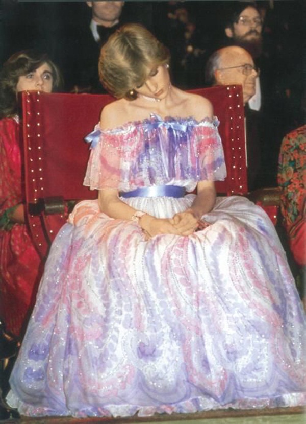 Bức ảnh ngủ gật nổi tiếng của Công nương Diana: Đằng sau hình ảnh người đẹp ngủ trong rừng” là nỗi lòng không phải ai cũng hiểu-1