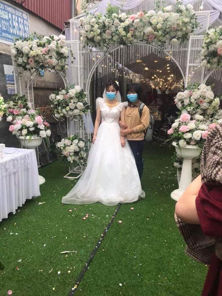 Cưới đúng mùa virus corona, cô dâu có những tấm ảnh chưa từng có-3