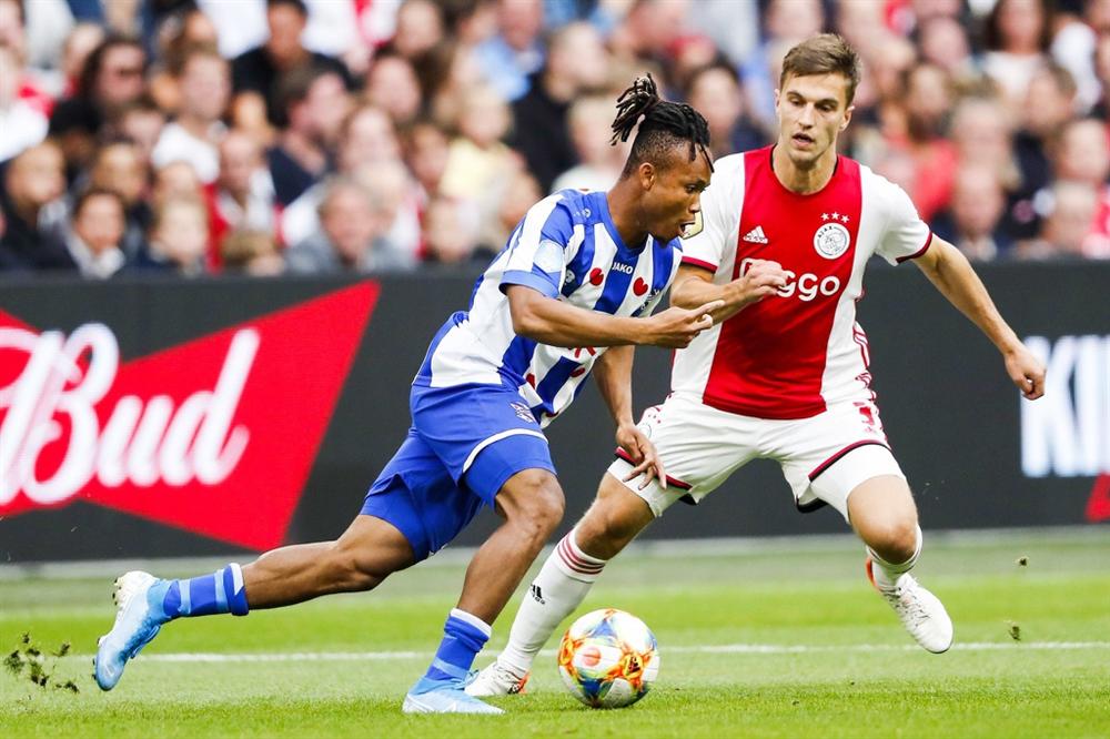 Vì sao Heerenveen loại nhiều tài năng trẻ nhưng giữ lại Văn Hậu?-2