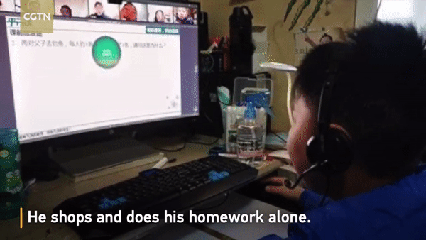 Xúc động chuyện cậu bé 10 tuổi phải tự đi chợ, tự lo cho bản thân vì bố mẹ đang đi đối phó với virus Corona tại Vũ Hán-2