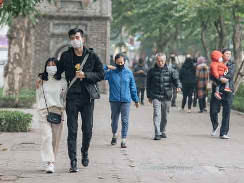 Phát hiện nhà thuốc găm 2.000 khẩu trang y tế dù báo hết hàng-3