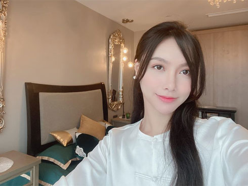 Clip: Nghi vấn MC Minh Hà ôm hôn tình mới ở sân bay Tân Sơn Nhất-8