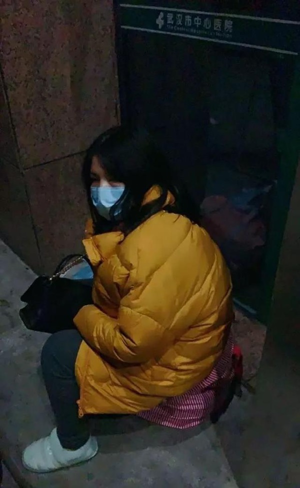 Câu chuyện sinh đẻ ở thành phố Vũ Hán: Sản phụ có giường nằm vui mừng như trúng số-1