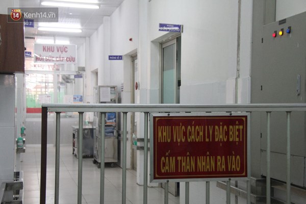 Ảnh: Bệnh nhân nhiễm virus Corona vui mừng khi được xuất viện, cảm ơn các bác sĩ Việt Nam đã tận tình cứu chữa-1