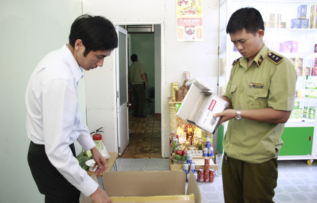 Phát hiện nhà thuốc găm 2.000 khẩu trang y tế dù báo hết hàng-1