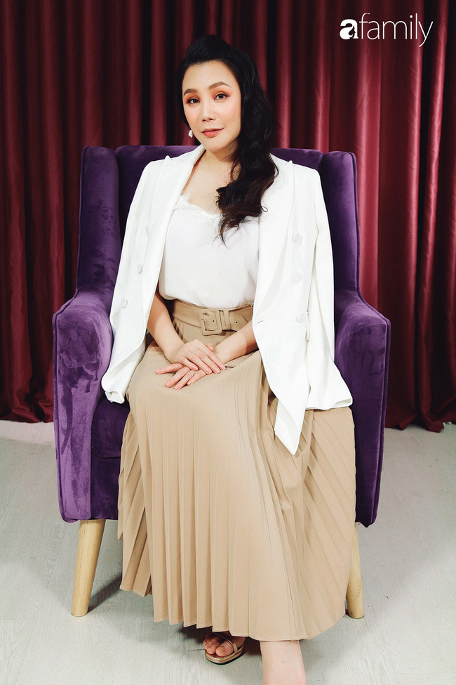 Hồ Quỳnh Hương tức giận chỉ trích đồng nghiệp xem thường khi mang trợ lý ra hát tập với cô-3