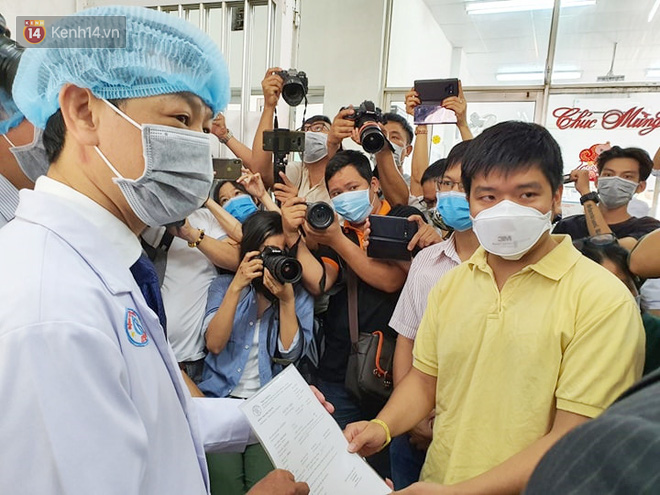 2 cha con Trung Quốc nhiễm virus Corona: Người cha vẫn còn dương tính nhưng sức khỏe phục hồi tốt-1