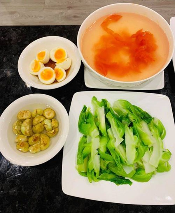 Quyết ăn nhiều để tăng đề kháng chống dịch, Lã Thanh Huyền làm chị em trầm trồ-5