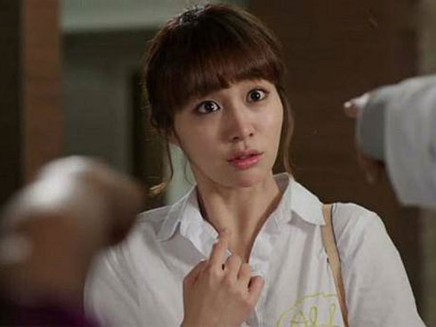 Vợ dẫn bạn gái về nhà chơi, nhìn vết bớt trên đùi cô ta tôi thét lên kinh sợ-3