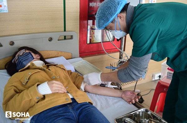 Vị bác sĩ trực tiếp đối mặt Corona: Kinh khủng, người ta kêu gọi uống cả nước tiểu. Chúng tôi quá kiệt sức vì fake news-17