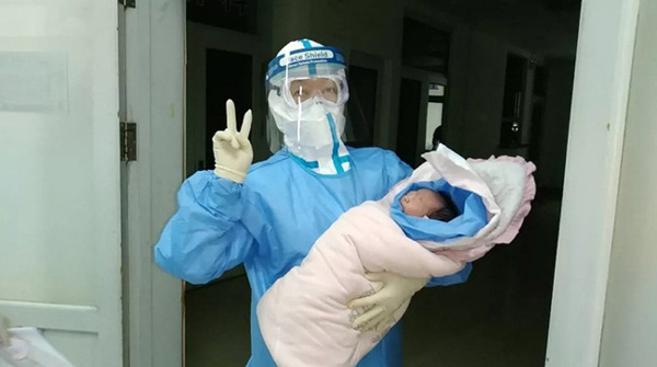 Trung Quốc xác nhận có trẻ sơ sinh 2 tháng tuổi bị nhiễm virus corona-1