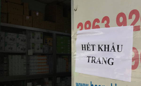 Tiệm thuốc ở Sài Gòn treo biển hết hàng nhưng lại ém” 657 chiếc khẩu trang chờ bán giá cao-1
