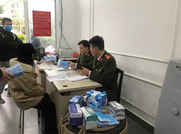 Bắt vụ thu gom 120.000 khẩu trang đưa lên biên giới bán kiếm lời-1