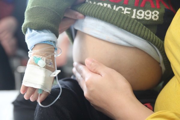 Con phải hoãn mổ vì thiếu máu giữa đợt dịch corona, bố khẩn thiết: Xin hãy cứu con tôi”-4