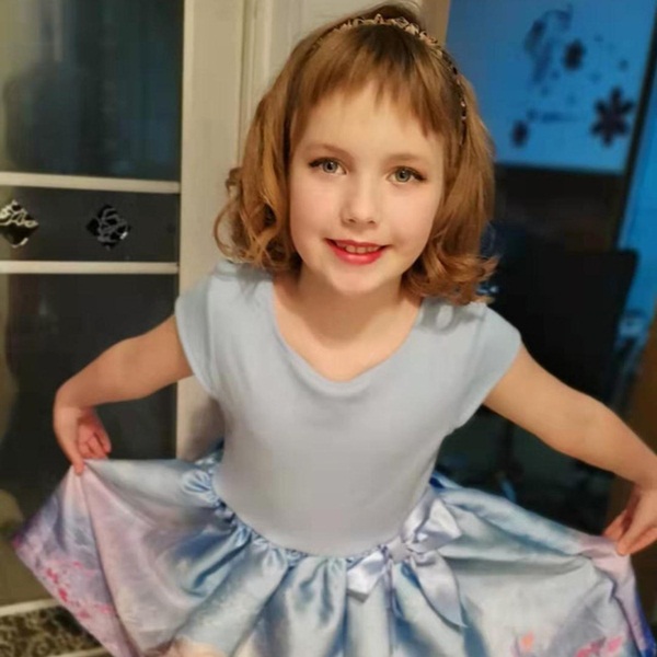 Hai mẹ con tuyệt vọng tìm đường thoát khỏi ổ dịch Vũ Hán: Trải qua chuỗi thử thách, chỉ còn cách cửa ra máy bay vài bước nhưng vẫn không thể rời đi-1