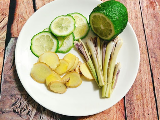 Mẹ học ngay cách nấu nước gừng sả chanh cho cả nhà tăng sức đề kháng-2