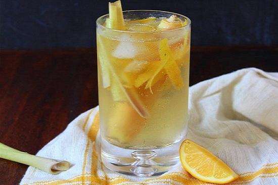 Mẹ học ngay cách nấu nước gừng sả chanh cho cả nhà tăng sức đề kháng-1