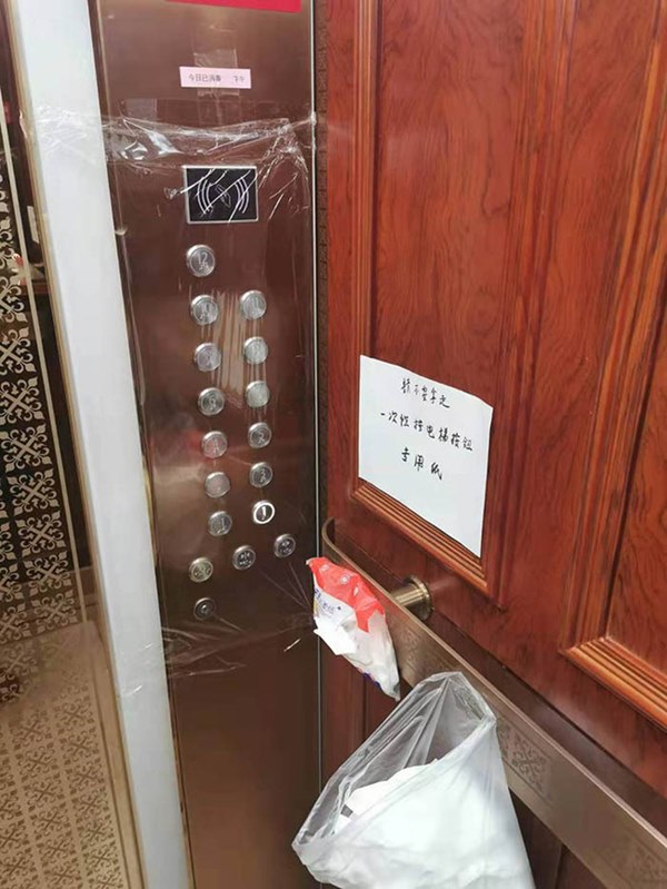 Chống lây nhiễm virus corona bằng cách dùng tăm, khăn giấy bấm số thang máy liệu có hiệu quả không? Và đây là câu trả lời từ các chuyên gia-1