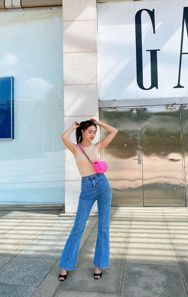 Street style sao Việt: Mẹ bỉm sữa Lan Khuê lấp ló vòng 1, Ngọc Trinh phòng Corona đến tận răng nhưng vẫn chưa là gì so với vợ chồng Đông Nhi-11