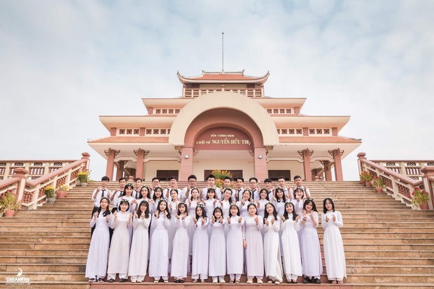 Bộ ảnh kỷ yếu đeo khẩu trang kín mít giữa mùa dịch Corona của học sinh Long An gây bão mạng xã hội-3