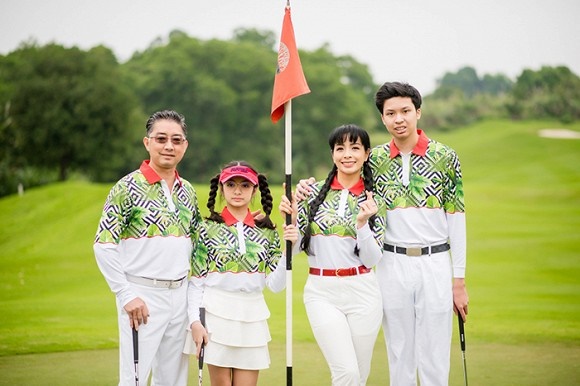 Đại gia đình Thúy Hằng - Thúy Hạnh du xuân trên sân golf-4