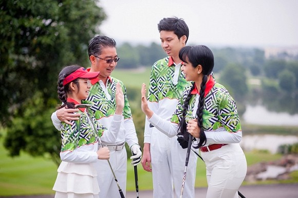 Đại gia đình Thúy Hằng - Thúy Hạnh du xuân trên sân golf-8