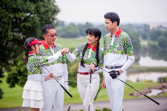 Đại gia đình Thúy Hằng - Thúy Hạnh du xuân trên sân golf-9