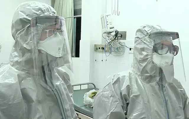 Bí mật 3 ngày Tết của bác sĩ Việt cứu thành công bố con người Trung Quốc nhiễm nCoV-2
