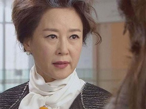 Mẹ chồng nổi đóa khi con dâu đưa mẹ đẻ đi du xuân