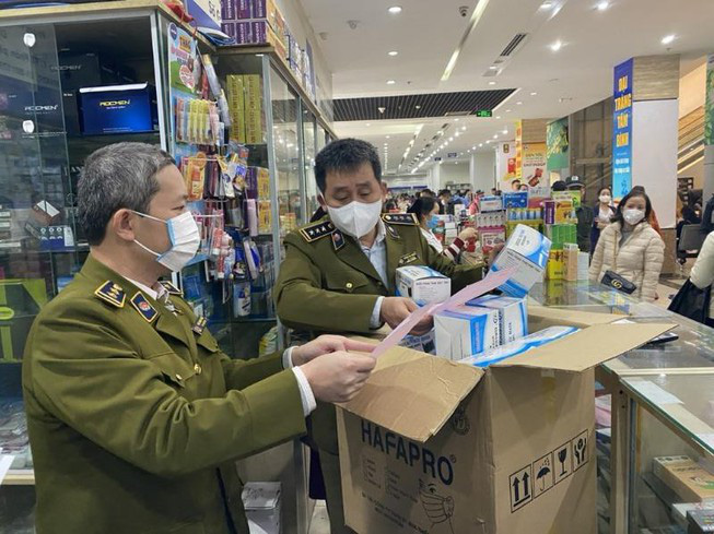 Cửa hàng thuốc tại HN treo biển bán giá niêm yết, giới hạn số lượng khẩu trang được mua-11