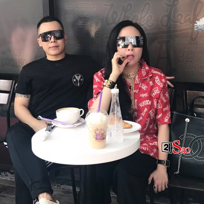 Nhìn cây hàng hiệu của Phượng Chanel mà cư dân mạng tranh cãi: Thẩm mỹ kém hay là Quá chất đây?-5