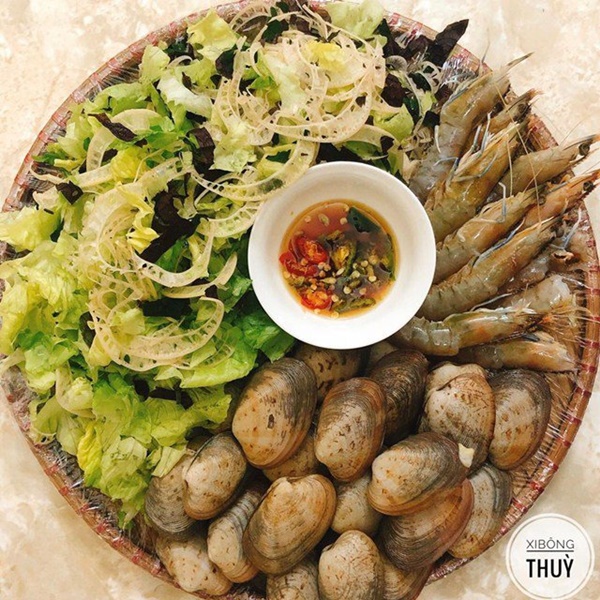 Trời mưa lạnh, vợ 9x làm ngay lẩu cua, cả nhà vừa ăn vừa xuýt xoa khen ngon-4