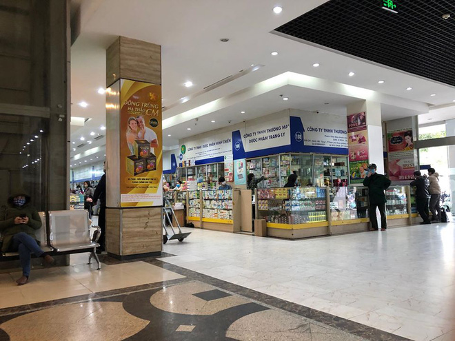 Chủ cửa hàng tại chợ thuốc Hapulico giải thích lí do treo biển không bán khẩu trang-1