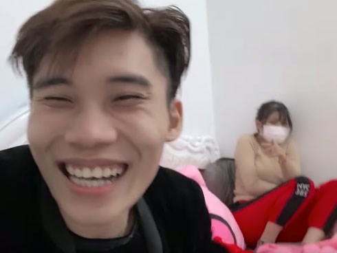 Lại thêm một Youtuber 2 triệu subs dàn dựng bị sốt và ho khan công phu để câu view từ dịch do virus Corona, dân tình kêu gọi tẩy chay