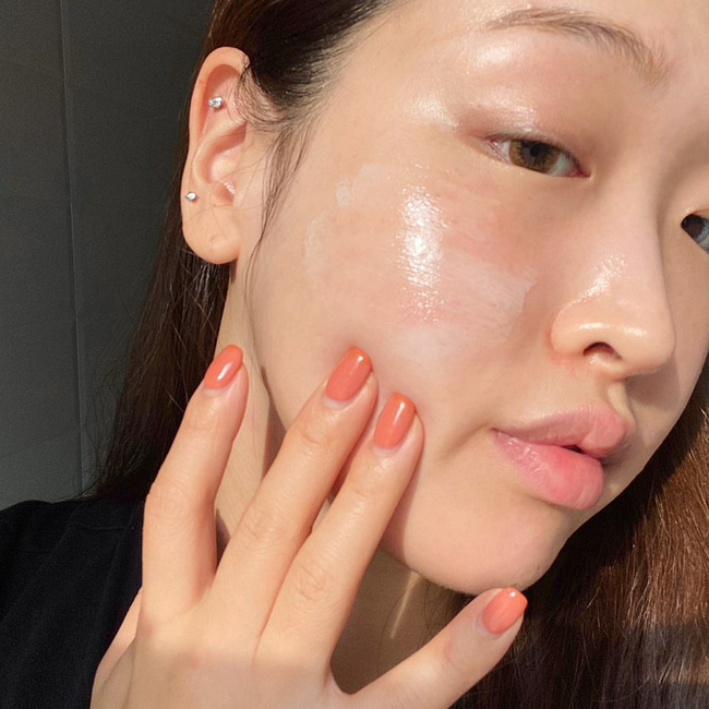 Vitamin C, retinol và những thành phần nổi danh khác nên được thoa vào buổi sáng hay tối để cho hiệu quả tối ưu nhất?-2