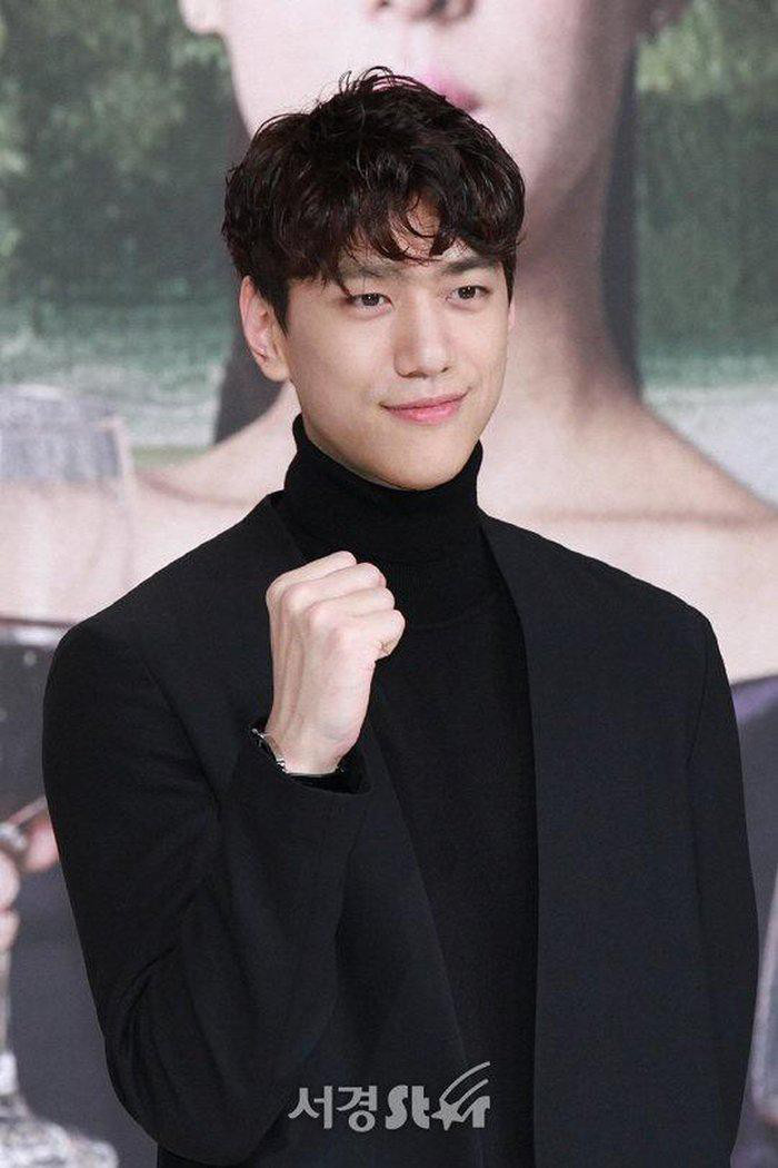 Thêm một vụ công khai vợ con cực sốc của showbiz Hàn, nam thần tượng nổi tiếng đã che giấu tận 11 năm-3