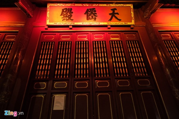 Hà Nội: Khách du lịch bất ngờ khi cầu Thê Húc đóng cửa-9