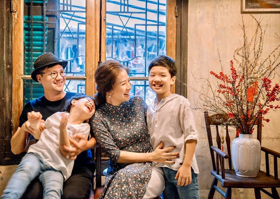 Bố say rượu nằm ngủ ngáy khò khò, con trai Đan Lê nhanh trí bào chữa hộ khiến mẹ dở khóc dở cười-1