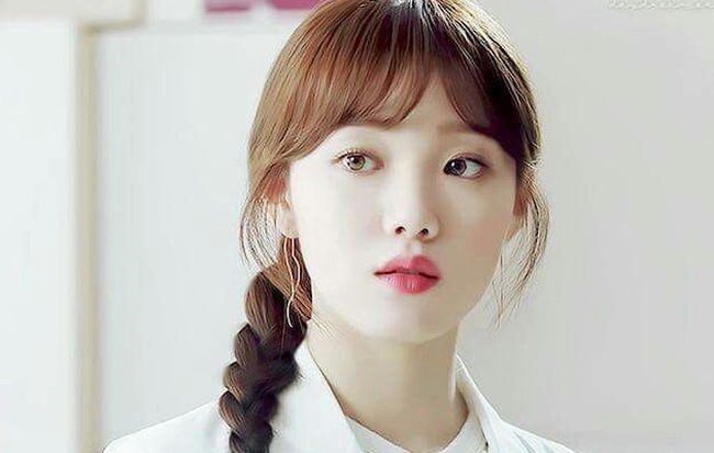 Vừa thấy người con gái ấy bước ra từ ô tô, mẹ tôi lấy ngay hộp khẩu trang ném vào mặt và sự thật khiến anh trai nổi giận đùng đùng-1