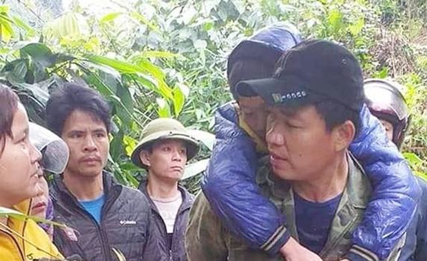 Giải cứu 2 cháu nhỏ bị lạc trong rừng sâu gần một ngày đêm-1