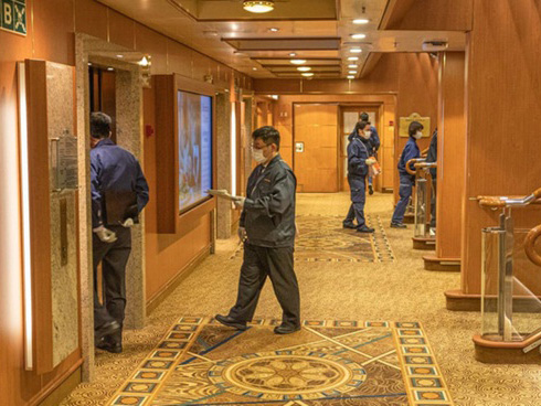 Số phận của nhiều người Mỹ trở về từ ổ dịch Trung Quốc: Tự nguyện cách ly 14 ngày, sống xa lánh xã hội-4