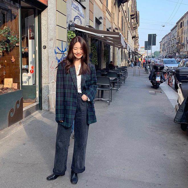 Để 2020 mặc đẹp bá cháy” hơn năm cũ, nàng nào cũng nên tậu gấp 5 kiểu quần jeans sau-4