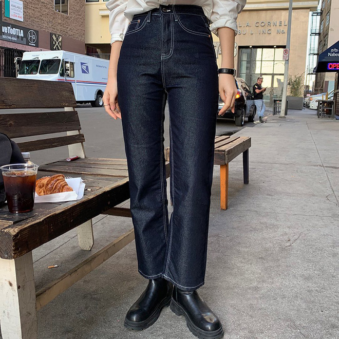 Để 2020 mặc đẹp bá cháy” hơn năm cũ, nàng nào cũng nên tậu gấp 5 kiểu quần jeans sau-13