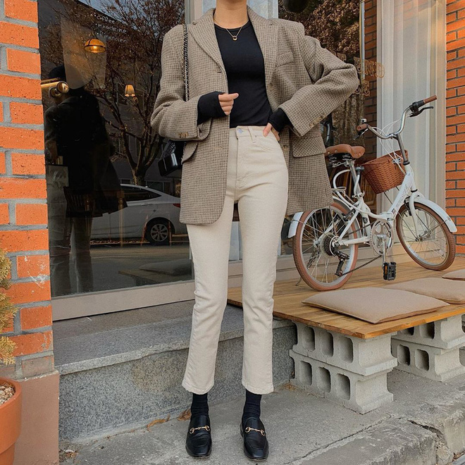 Để 2020 mặc đẹp bá cháy” hơn năm cũ, nàng nào cũng nên tậu gấp 5 kiểu quần jeans sau-17