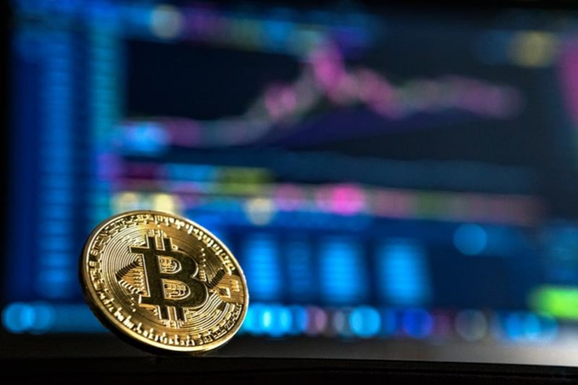 Bitcoin tăng vọt, sắp chạm 10.000 USD-1