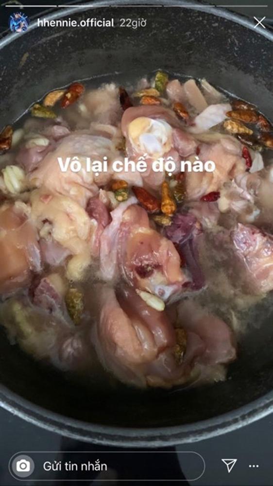 Thực đơn giảm cân giúp HHen Niê lấy lại vòng eo 56cm sau Tết-3