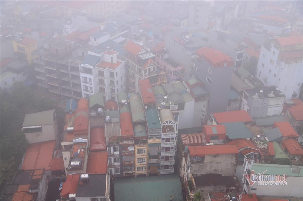 Trời Hà Nội đặc quánh sương, bật đèn pha suốt sáng mới thấy đường-14