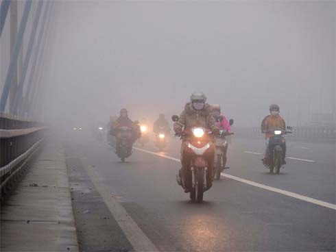 Vụ người phụ nữ nghi nhảy lầu tự tử ở chung cư Golden Palm: Nạn nhân bỏ lại áo khoác và đôi dép trước khi trèo ra cửa sổ-3