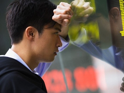 Hàng đêm tôi trằn trọc không thể ngủ được bởi nắm được bí mật động trời của sếp mà không thể nói cho vợ sếp biết