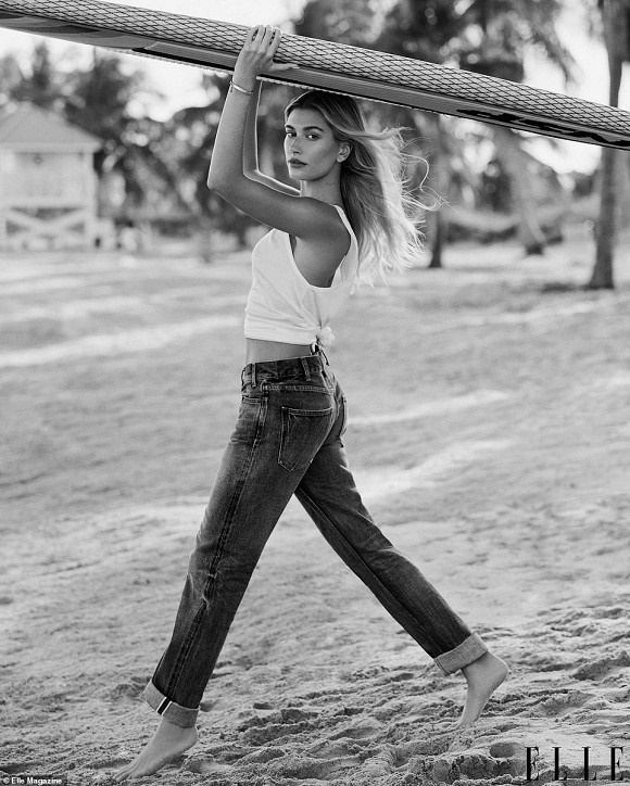 Sắc vóc gợi cảm cùng biểu cảm sắc lạnh nhưng cực cuốn hút của vợ Justin Bieber qua loạt ảnh tạp chí-8